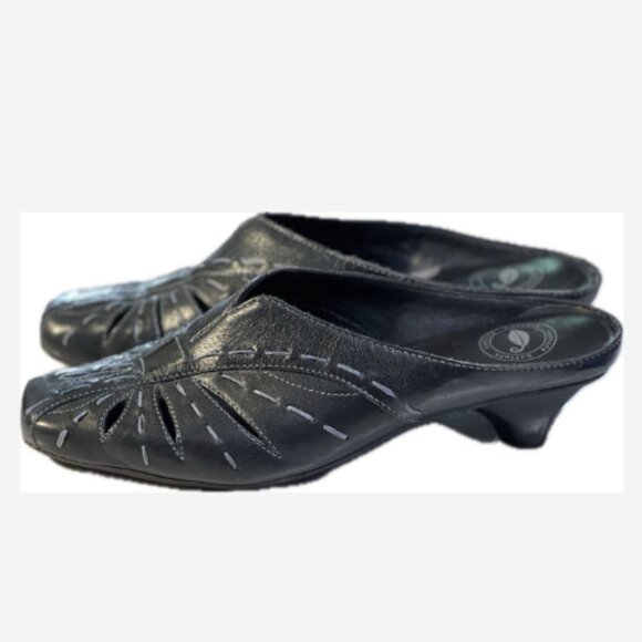 Nurture Slip On Mule Flats Lafayette Pierced Womens Size 6.5 Navy 1" Kitten Heel - Picture 2 of 4